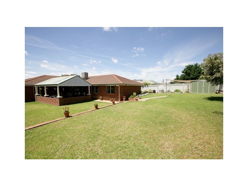 4 Shiralee Place, Estella NSW 2650