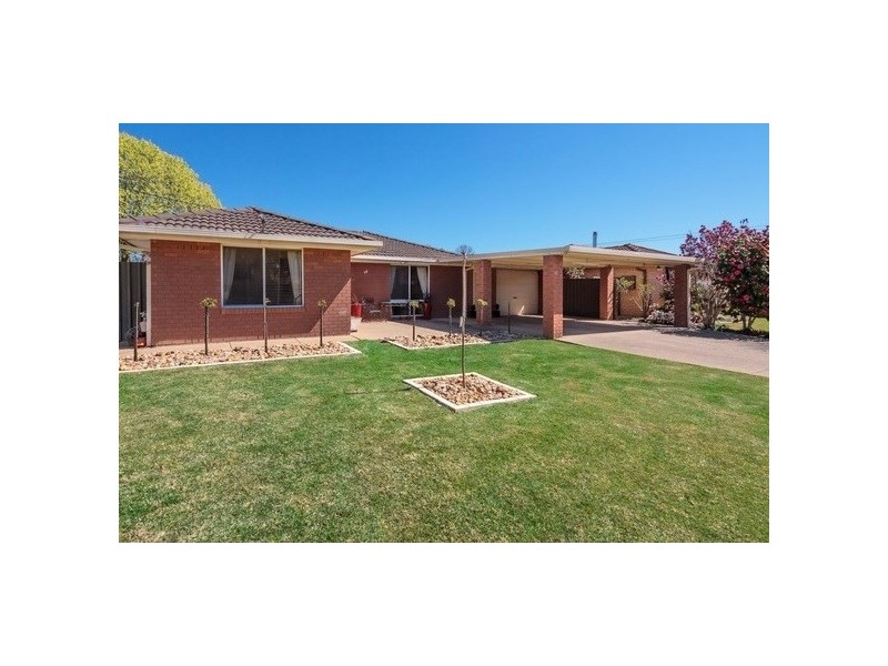 14 Forrest Street, Lake Albert NSW 2650