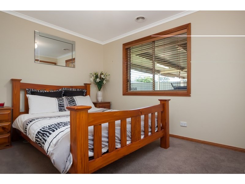 14 Forrest Street, Lake Albert NSW 2650