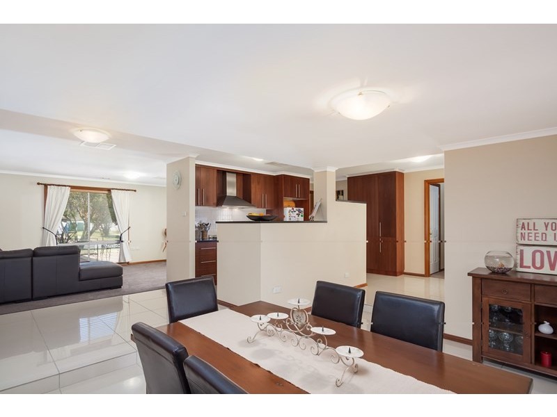 14 Forrest Street, Lake Albert NSW 2650