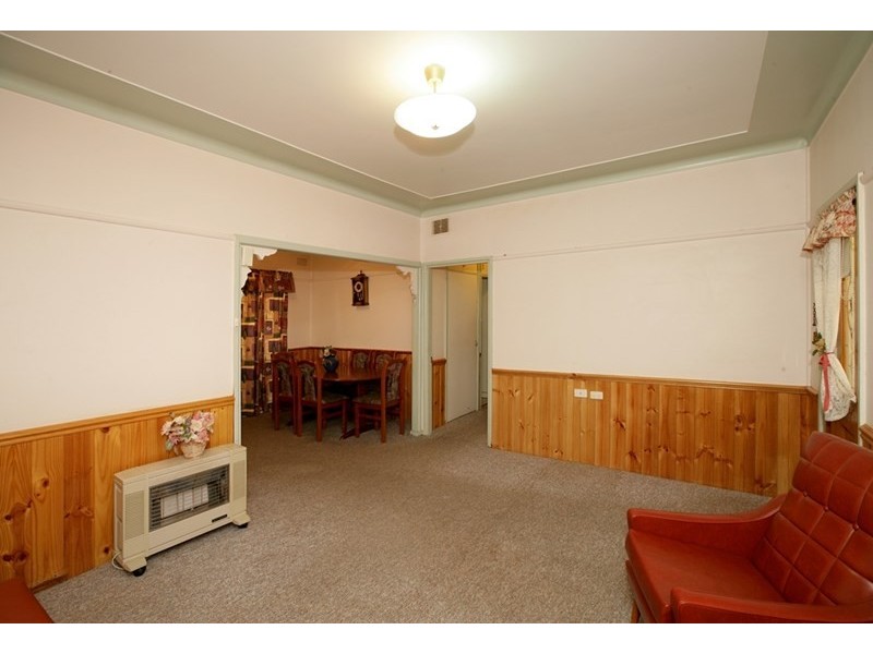 16 McDonough Avenue, Mount Austin NSW 2650