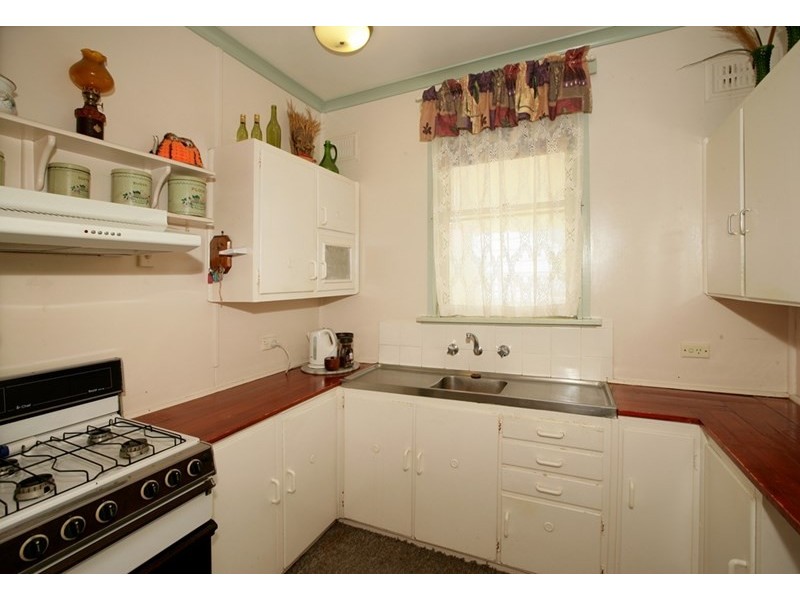 16 McDonough Avenue, Mount Austin NSW 2650