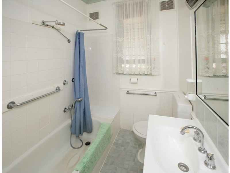 16 McDonough Avenue, Mount Austin NSW 2650