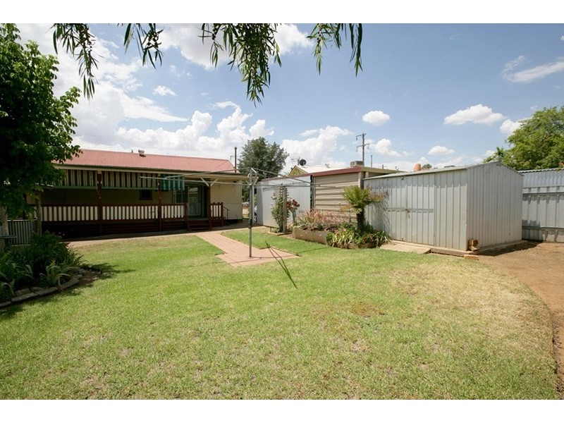 16 McDonough Avenue, Mount Austin NSW 2650