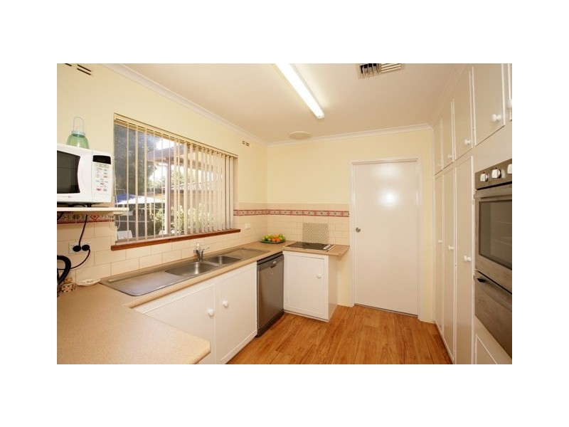 17 Telopea Crescent, Lake Albert NSW 2650