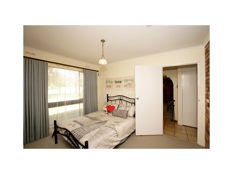 17 Telopea Crescent, Lake Albert NSW 2650