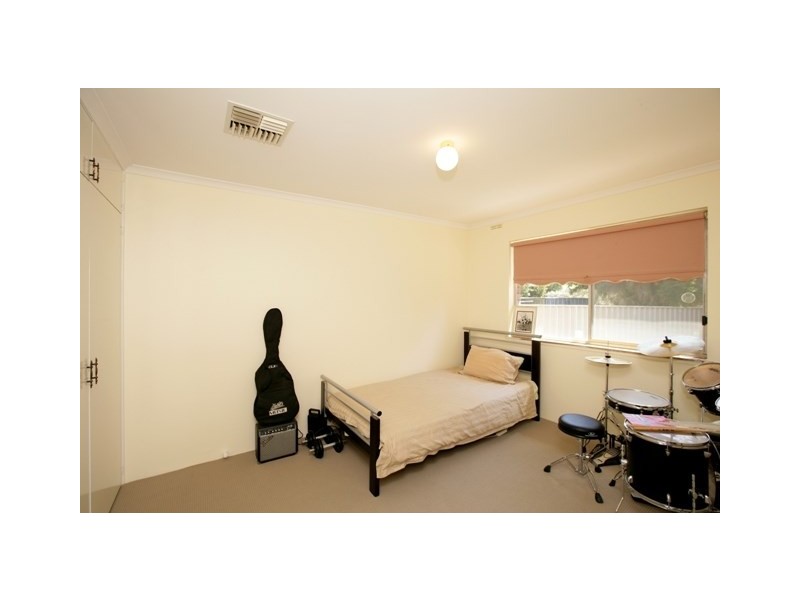 17 Telopea Crescent, Lake Albert NSW 2650