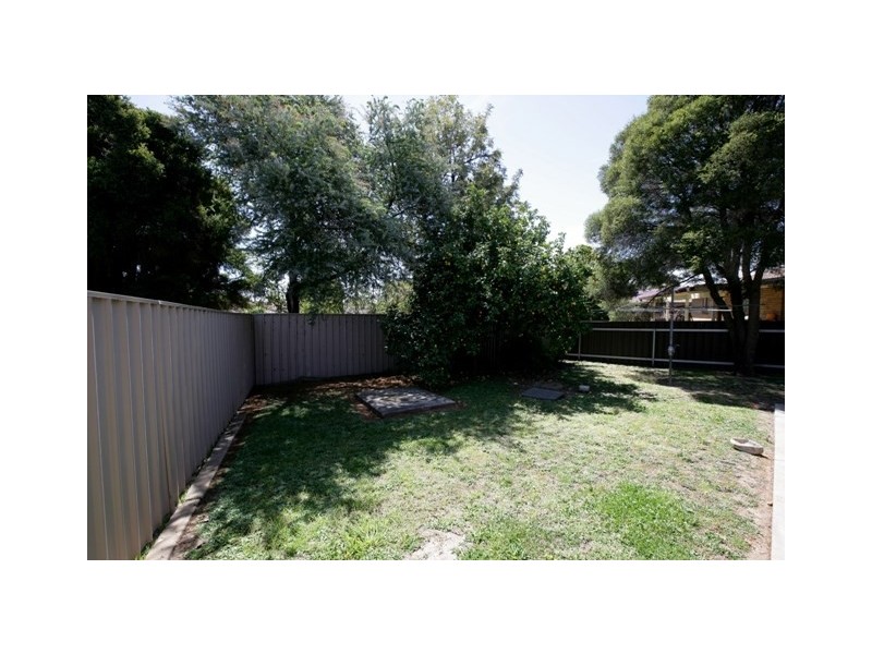 17 Telopea Crescent, Lake Albert NSW 2650