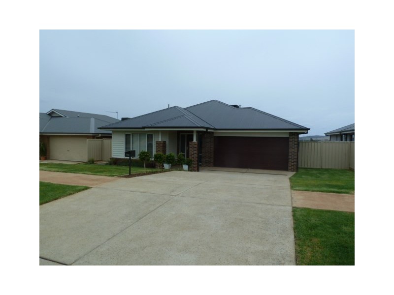 6 Colombo Avenue, Estella NSW 2650