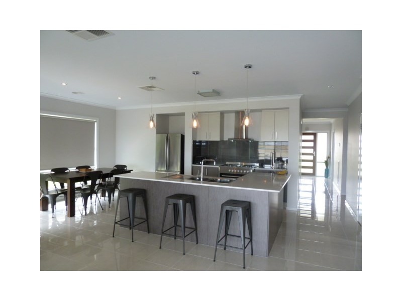 6 Colombo Avenue, Estella NSW 2650