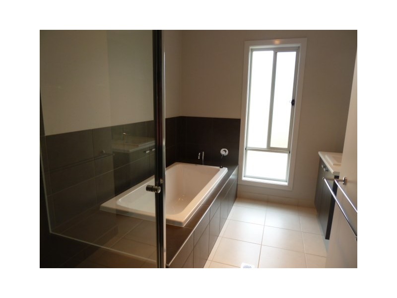 6 Colombo Avenue, Estella NSW 2650