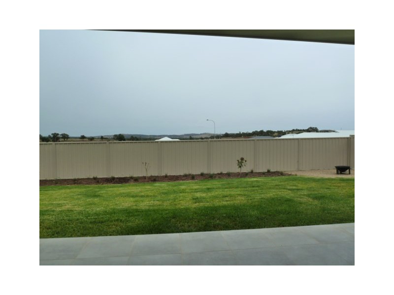 6 Colombo Avenue, Estella NSW 2650