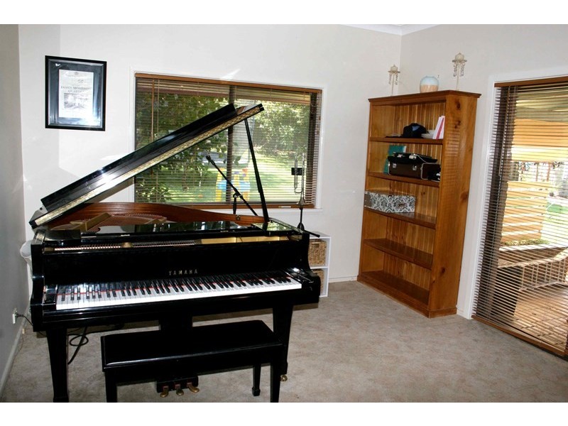 33 Marama Parade, Wagga Wagga NSW 2650