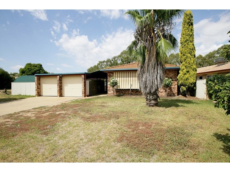 27 Karoom Drive, Glenfield Park NSW 2650
