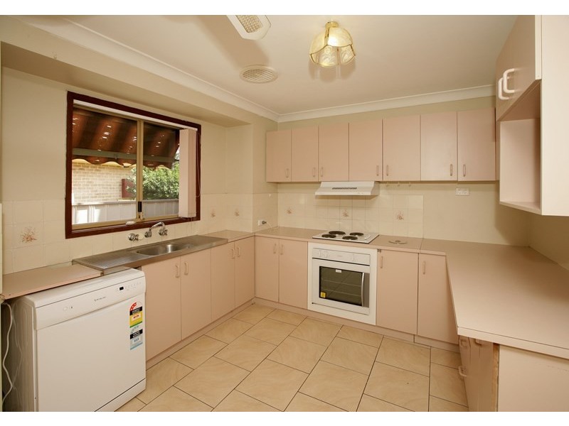 27 Karoom Drive, Glenfield Park NSW 2650