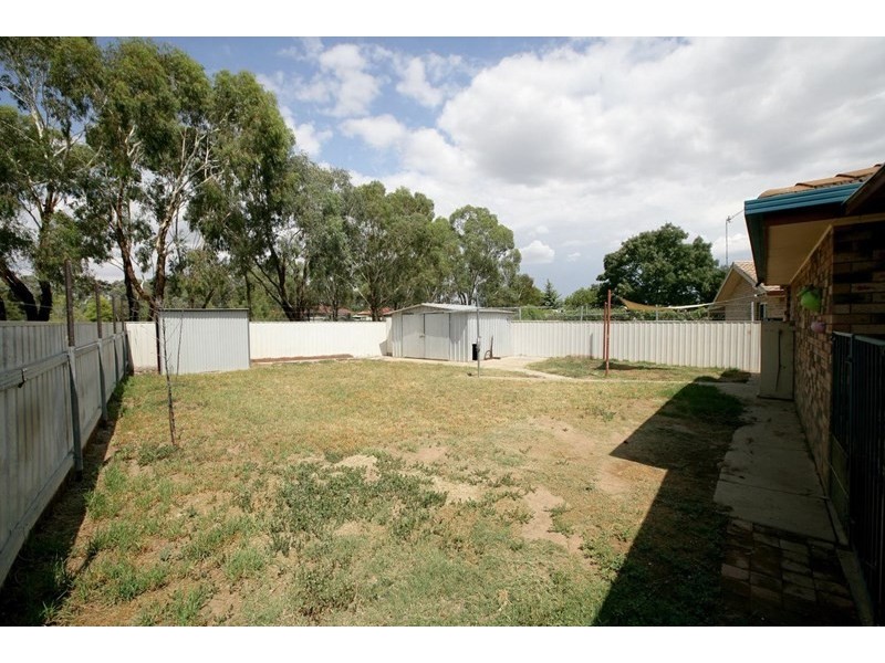 27 Karoom Drive, Glenfield Park NSW 2650