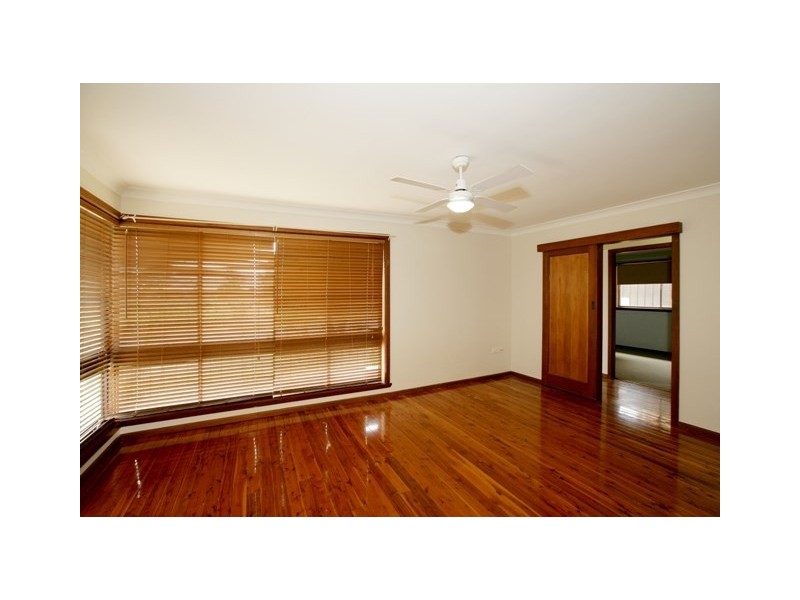 10 Temerloh Avenue, Tolland NSW 2650