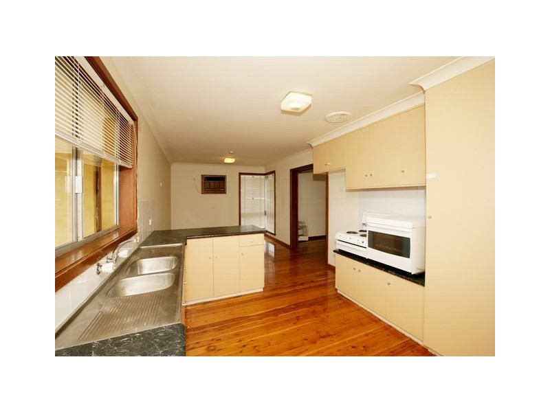 10 Temerloh Avenue, Tolland NSW 2650