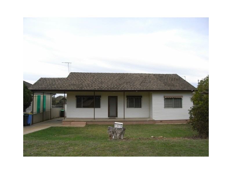 27 Kennedy Avenue, Wagga Wagga NSW 2650