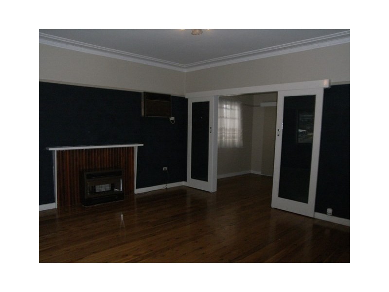 27 Kennedy Avenue, Wagga Wagga NSW 2650
