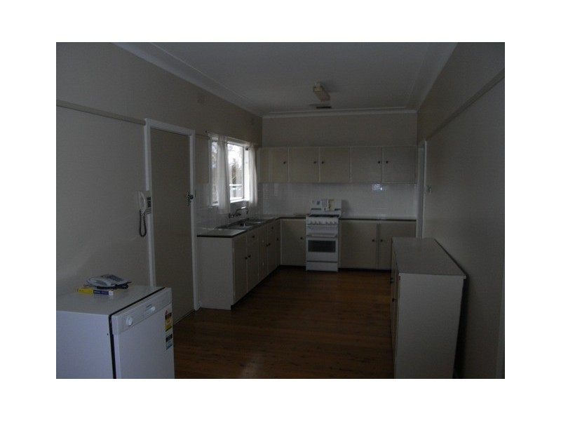 27 Kennedy Avenue, Wagga Wagga NSW 2650