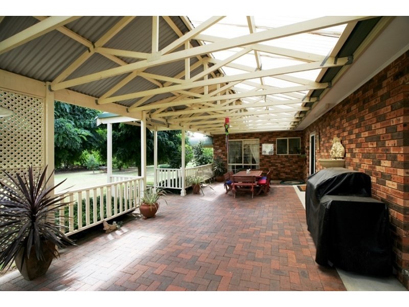 6 Yarran Place, Springvale NSW 2650