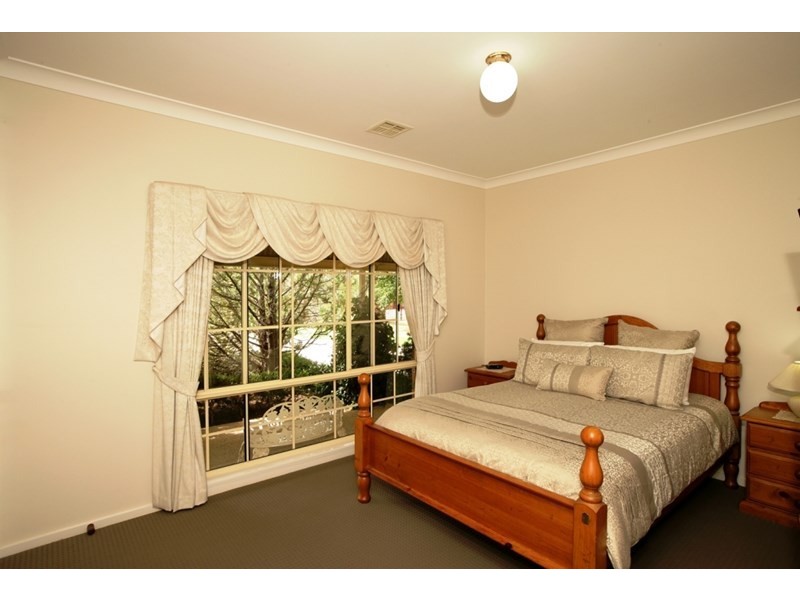 6 Yarran Place, Springvale NSW 2650