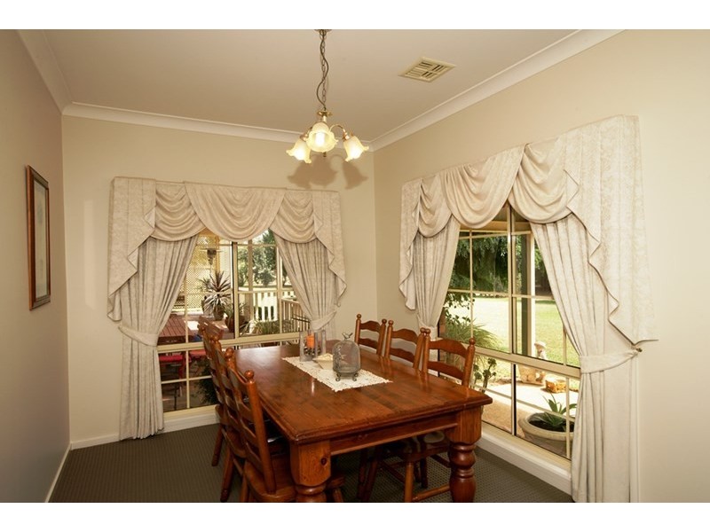 6 Yarran Place, Springvale NSW 2650