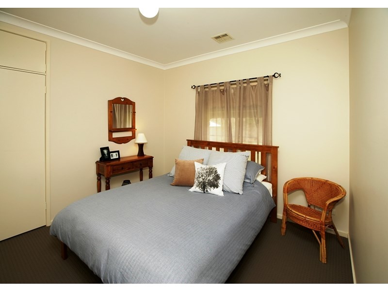 6 Yarran Place, Springvale NSW 2650