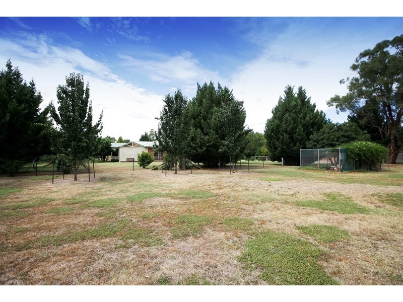 6 Yarran Place, Springvale NSW 2650