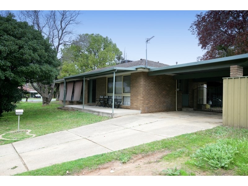 80 Vincent Road, Lake Albert NSW 2650