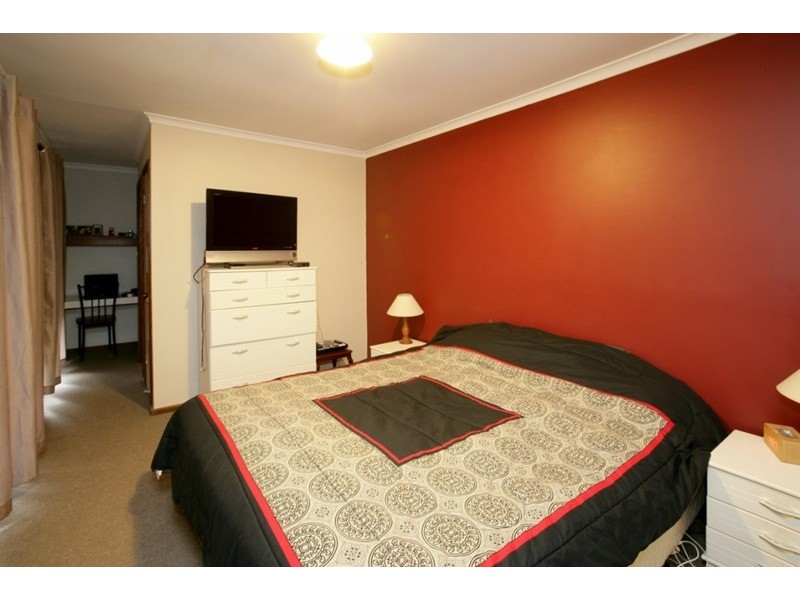 80 Vincent Road, Lake Albert NSW 2650