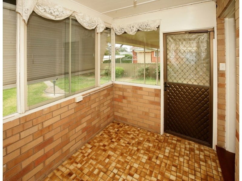 36 Manoora Avenue, Mount Austin NSW 2650