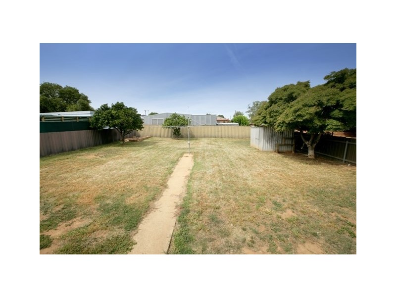 10 Temerloh Avenue, Tolland NSW 2650