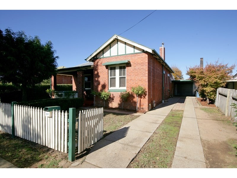 44 Meurant Avenue, Wagga Wagga NSW 2650