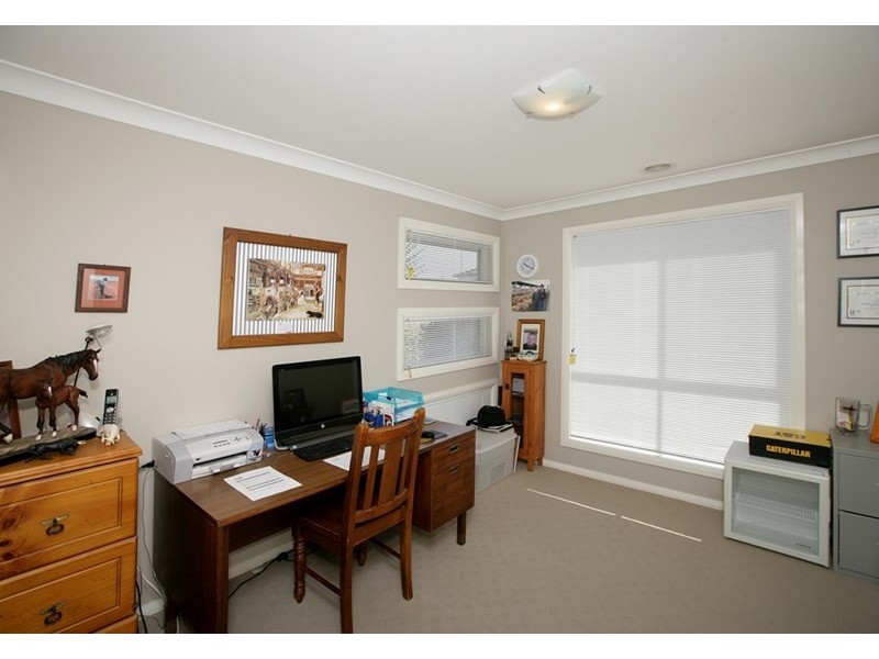 10 Bindari Avenue, Glenfield Park NSW 2650