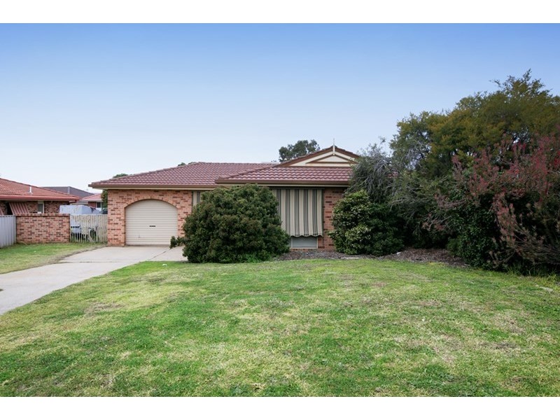 72 Dalman Parkway, Glenfield Park NSW 2650