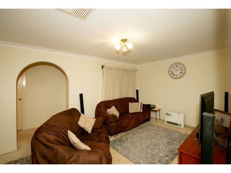 72 Dalman Parkway, Glenfield Park NSW 2650