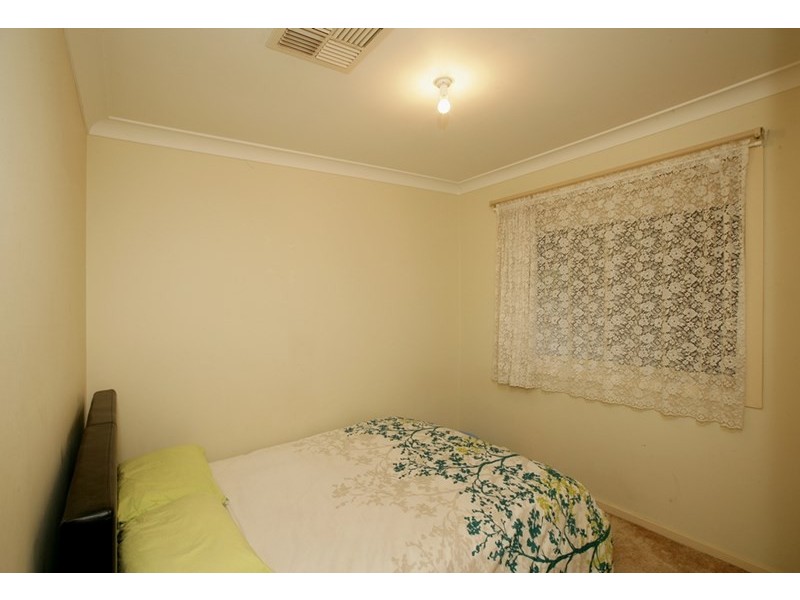 72 Dalman Parkway, Glenfield Park NSW 2650