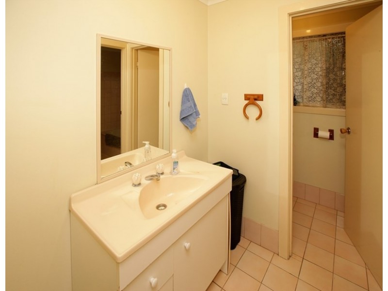 72 Dalman Parkway, Glenfield Park NSW 2650