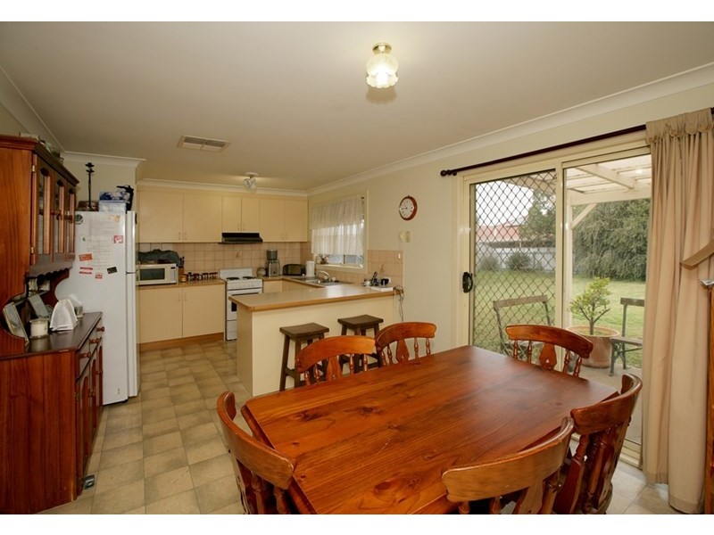 72 Dalman Parkway, Glenfield Park NSW 2650
