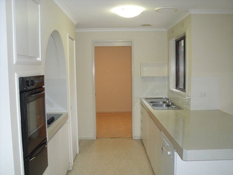 14 Eastlake Drive, Lake Albert NSW 2650