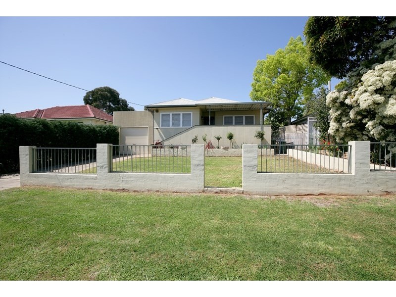 27 Croaker Street, Turvey Park NSW 2650