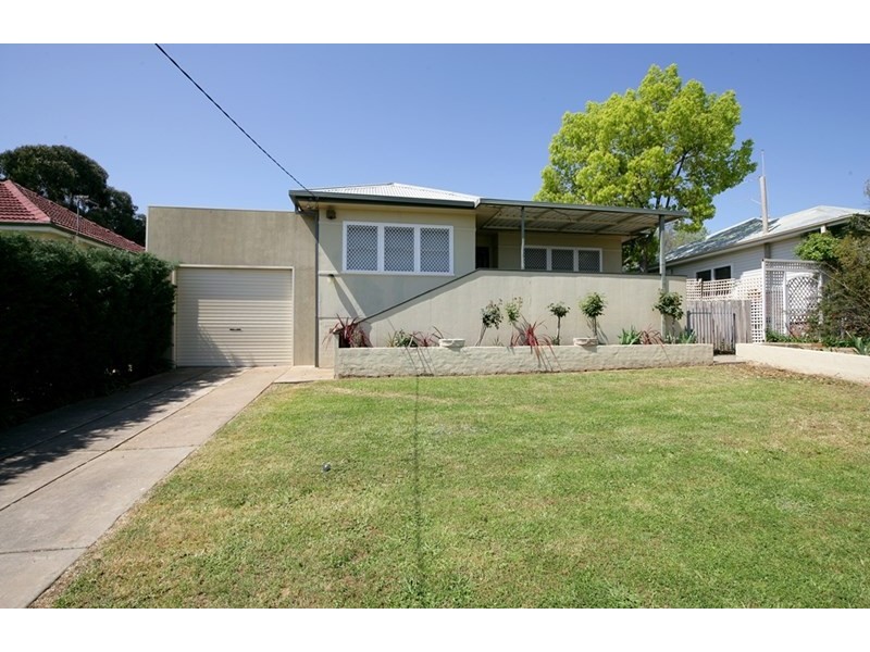 27 Croaker Street, Turvey Park NSW 2650