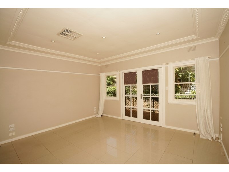 27 Croaker Street, Turvey Park NSW 2650