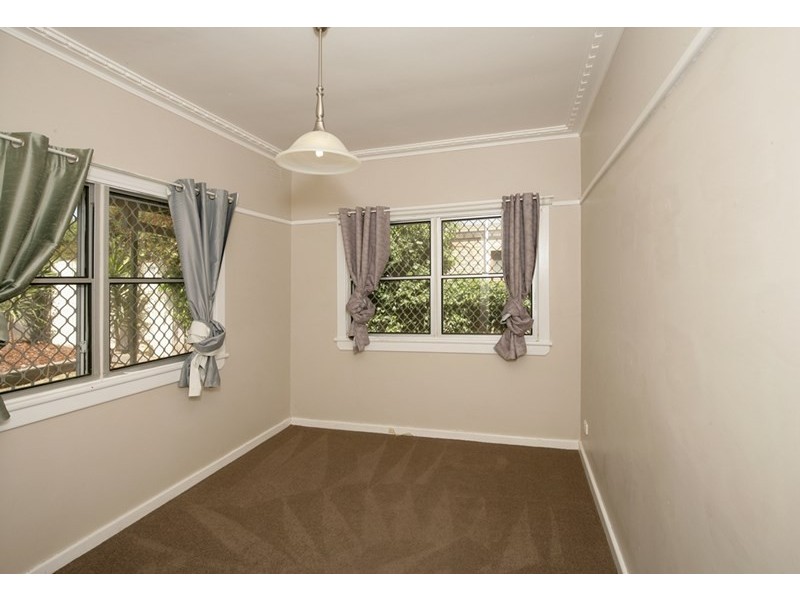 27 Croaker Street, Turvey Park NSW 2650