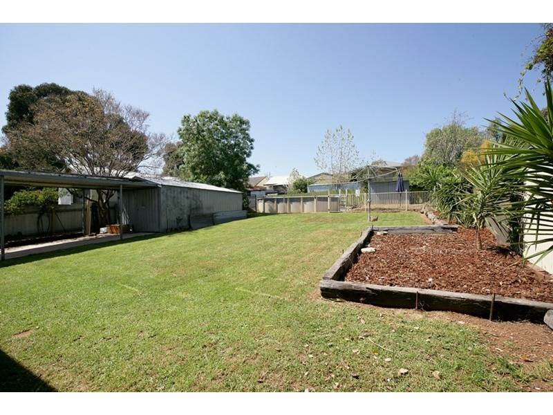 27 Croaker Street, Turvey Park NSW 2650