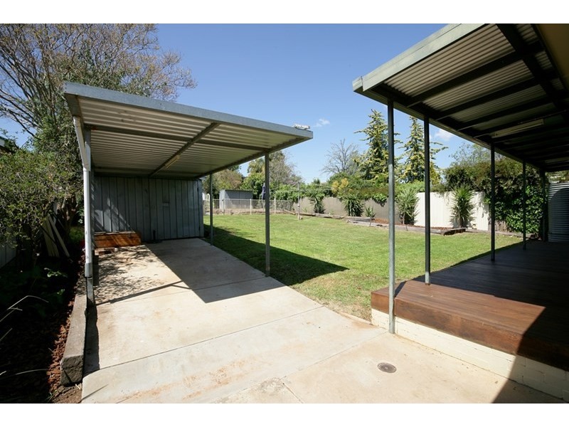 27 Croaker Street, Turvey Park NSW 2650