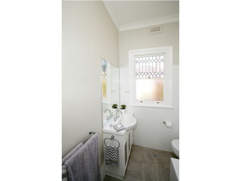 44 Meurant Avenue, Wagga Wagga NSW 2650