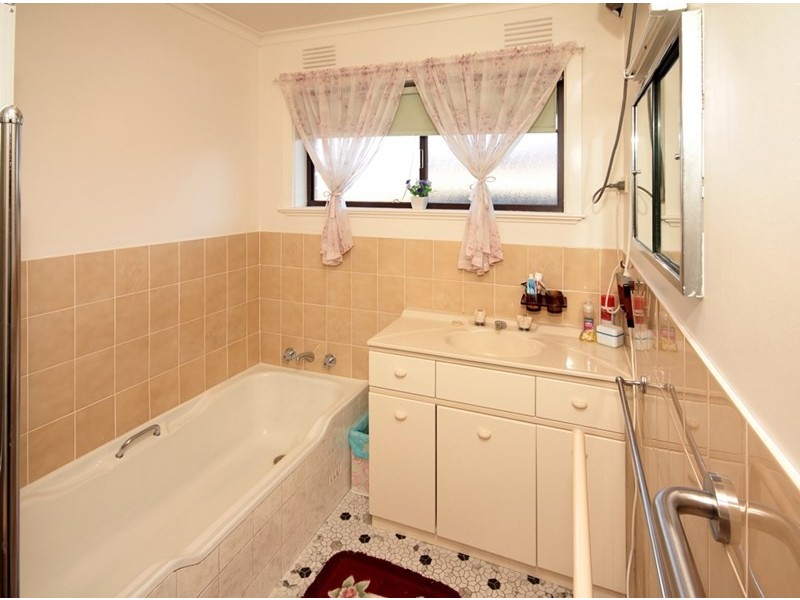 21 Huthwaite Street, Mount Austin NSW 2650